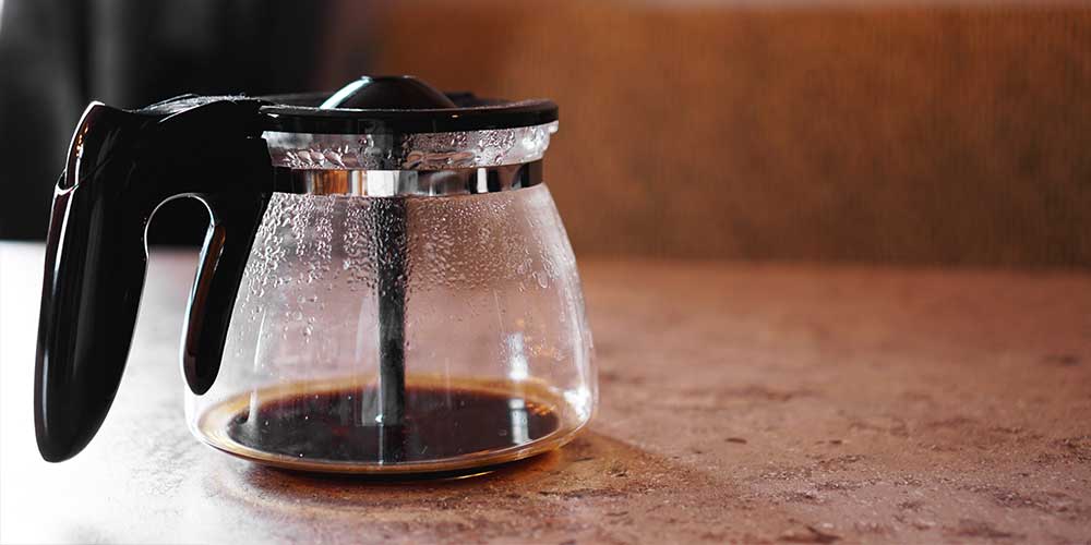 https://artsyfartsylife.com/wp-content/uploads/2020/03/how-to-clean-carafe.jpg