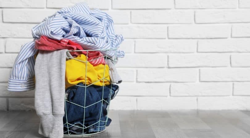 How to use white vinegar to remove smoke smells from laundry