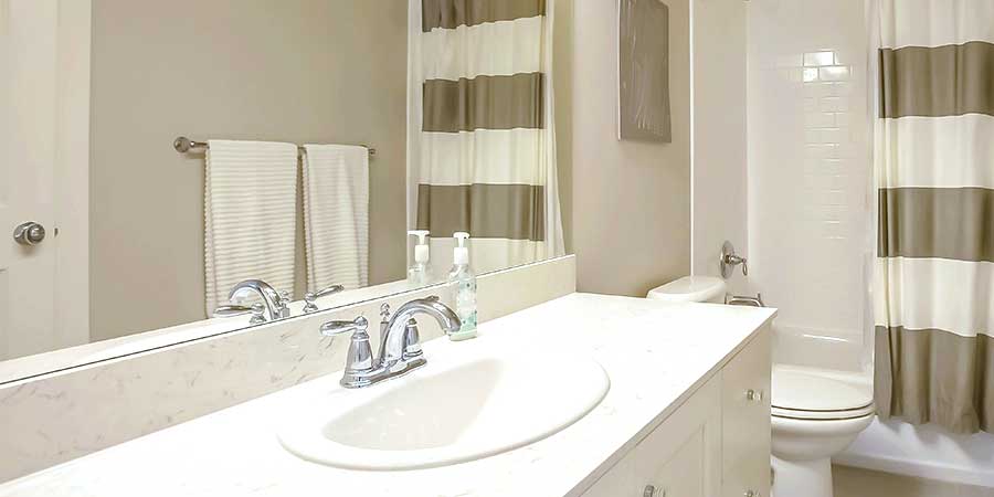 Picture of bathroom with shower curtain and towels