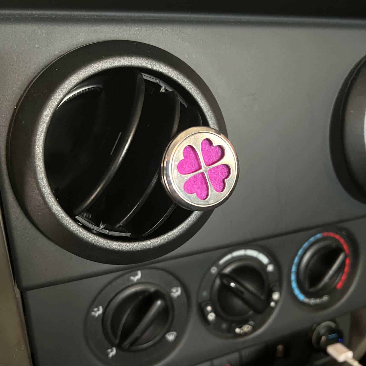 How To Use Essential Oils In Your Car · Artsy Fartsy Life