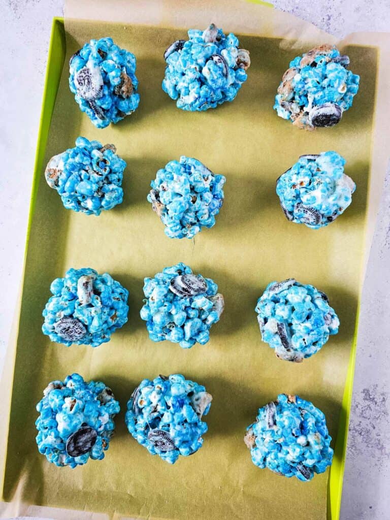 Cookie Monster Popcorn Balls For Movie Night or Parties!
