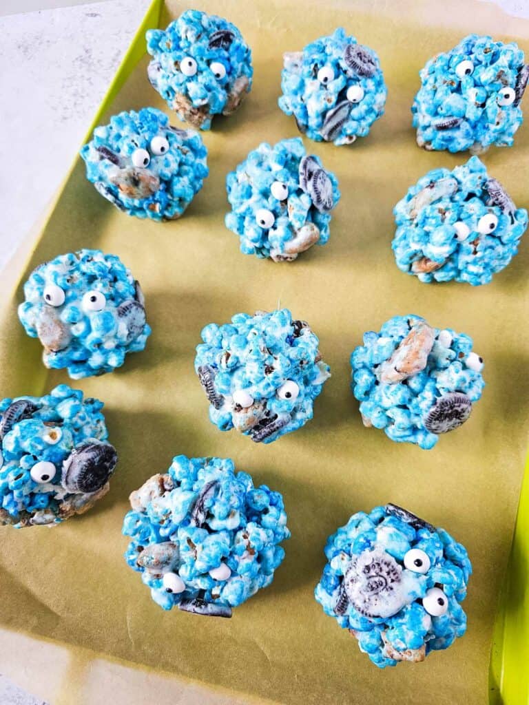 Cookie Monster Popcorn Balls For Movie Night or Parties!
