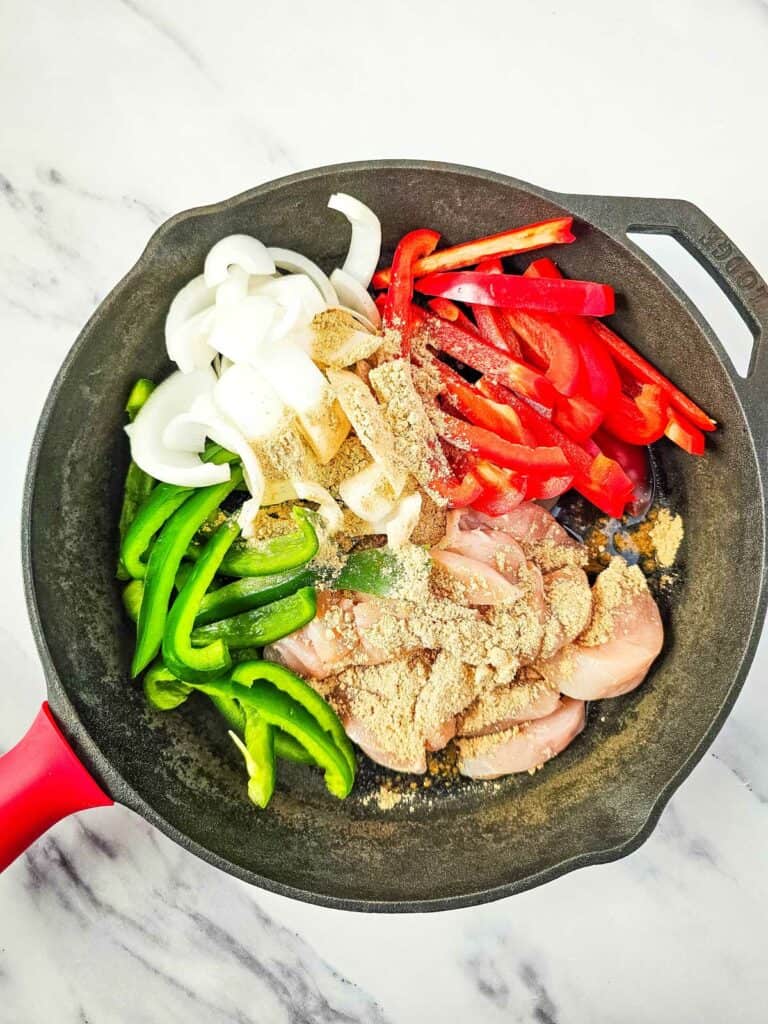 Old-Fashioned Chicken Fajita Casserole: A One-Pan Wonder!
