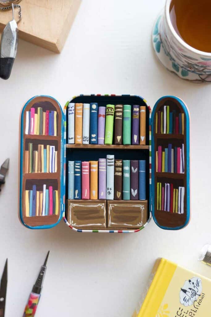 Portable Miniature Library Altoids Tin