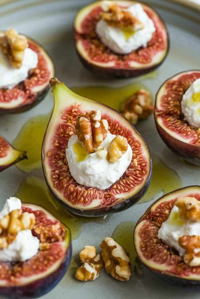 Figs & Cheese: The Ultimate Low-Carb Appetizer Duo!
