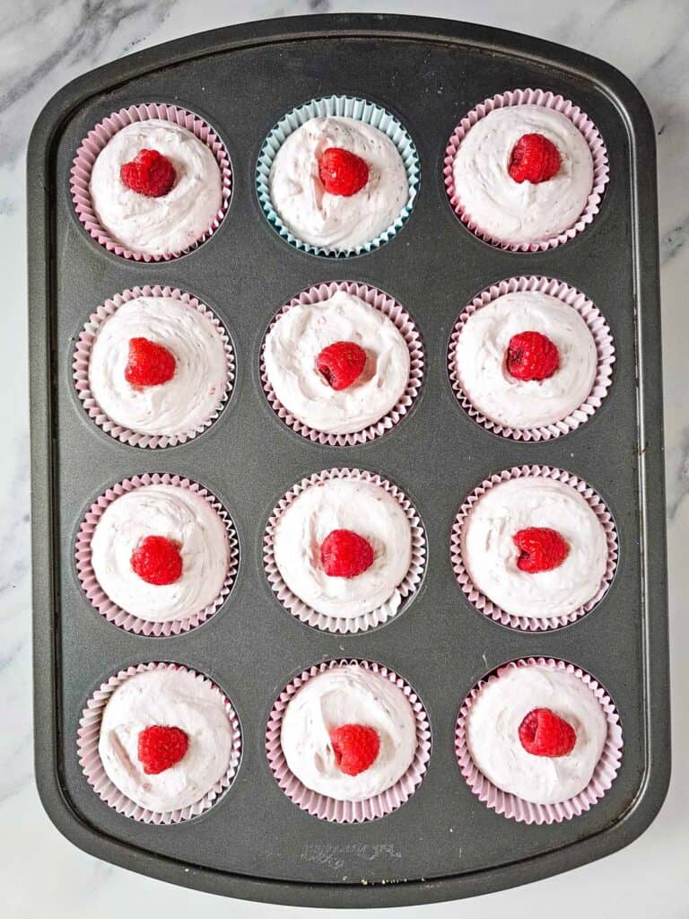 Mini No Bake Raspberry Cheesecakes – Party Perfect Treat! Mini No Bake Raspberry Cheesecakes – Party Perfect Treat!