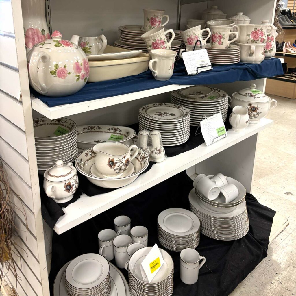 2. Assorted China & Mismatched Plates For DIY Wedding 2. Assorted China & Mismatched Plates For DIY Wedding