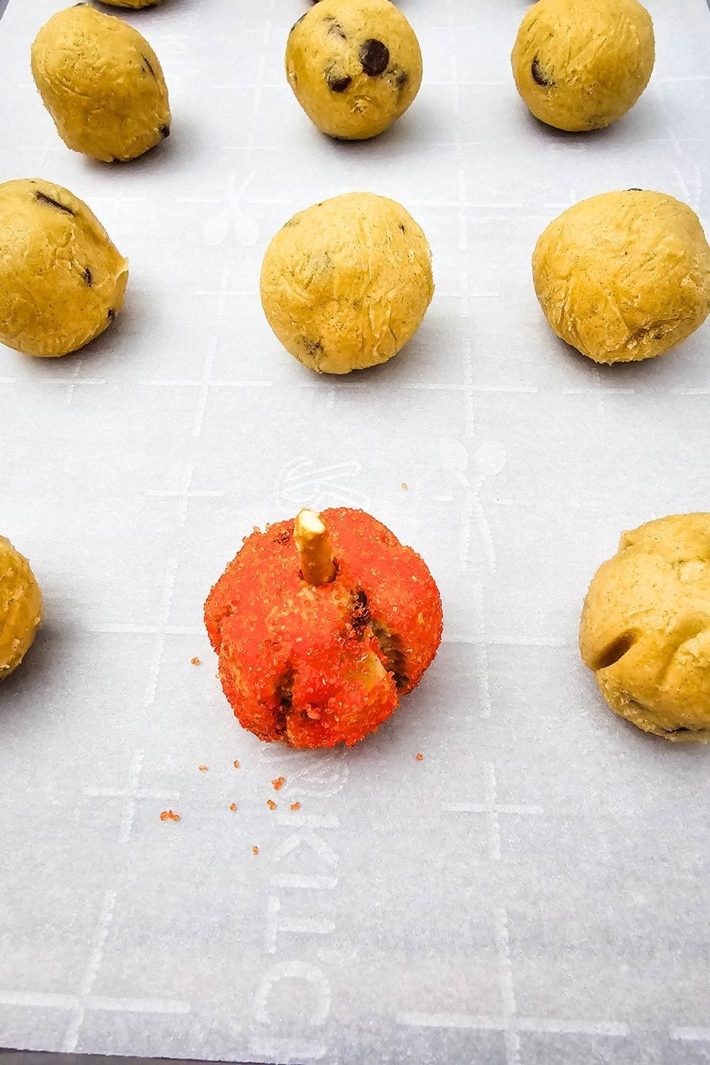 Cookie Dough Pumpkins – Adorable No-Bake Halloween Treats Cookie Dough Pumpkins – Adorable No-Bake Halloween Treats