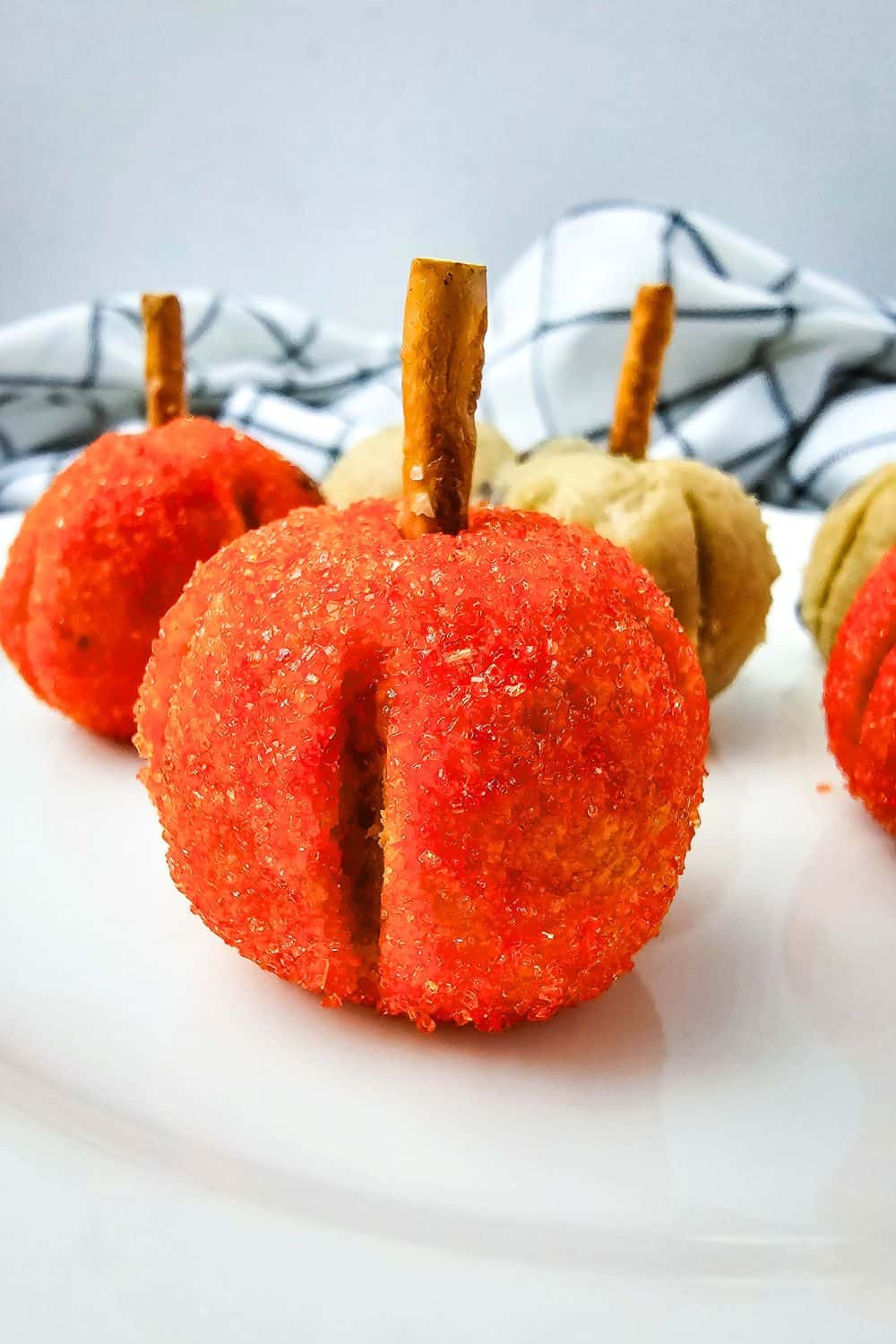 Cookie Dough Pumpkins – Adorable No-Bake Halloween Treats Cookie Dough Pumpkins – Adorable No-Bake Halloween Treats