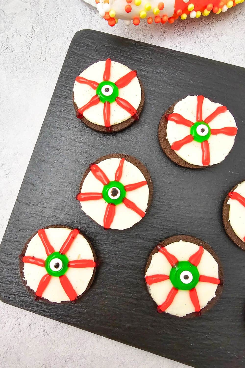 Spooky Oreo Eyeballs – A No-Bake Halloween Treat Spooky Oreo Eyeballs – A No-Bake Halloween Treat