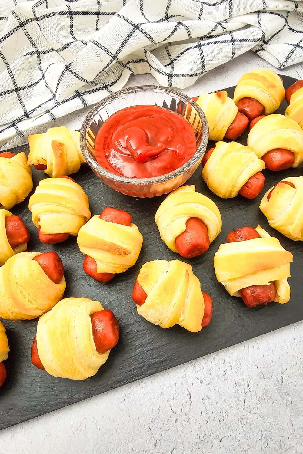Pigs in a Blanket – The Ultimate 1980s Game Day Classic!