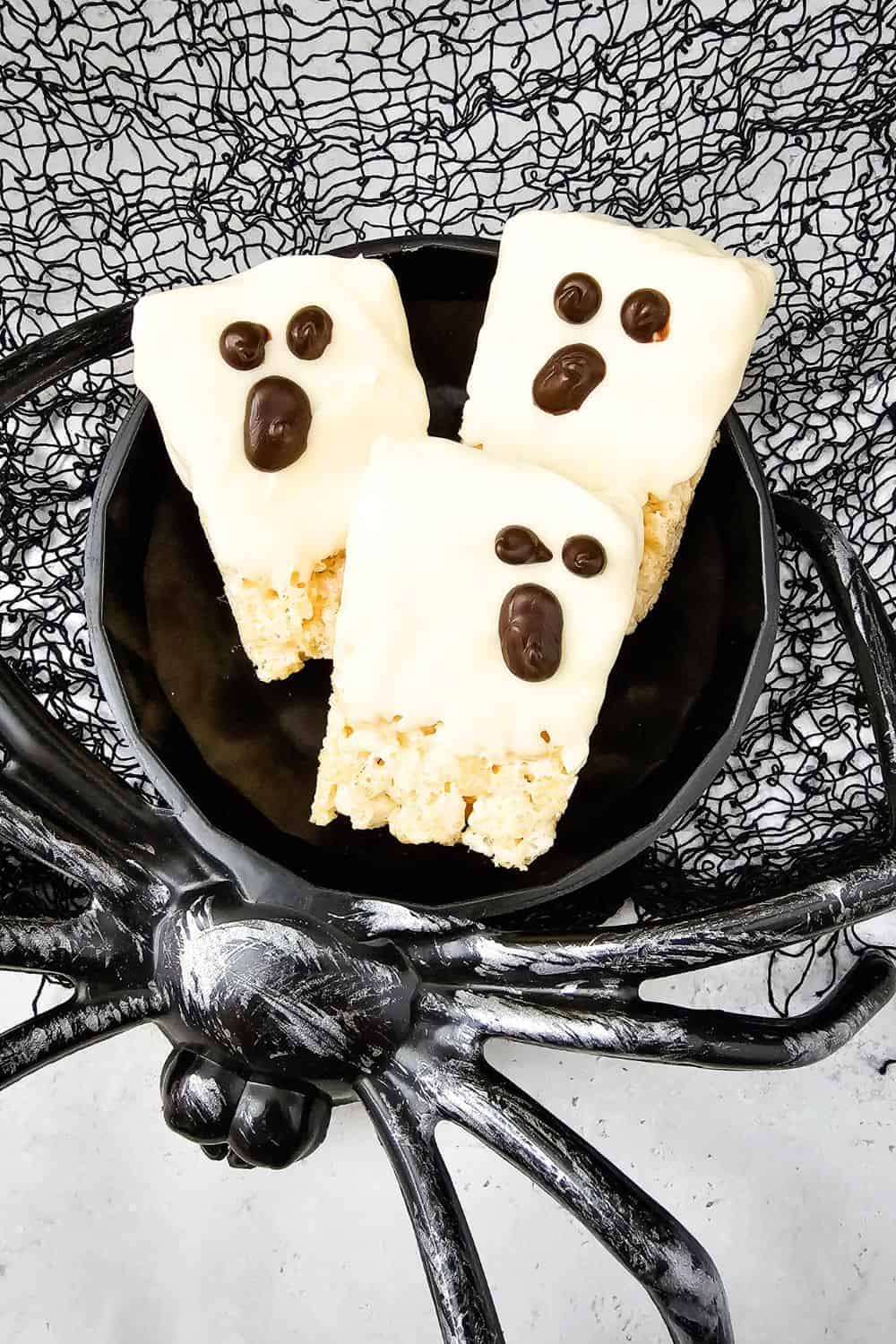Spooky Good Rice Krispie Halloween Treats (aka Ghost Krispies!)