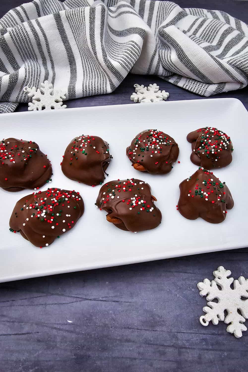 Retro Christmas Cookies - Caramel Pecan Turtles