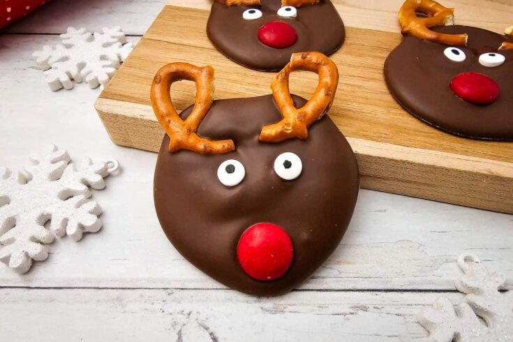 Rudolph the Red-Nosed Reindeer Chocolate Bark – The Cutest No-Bake Holiday Treat!