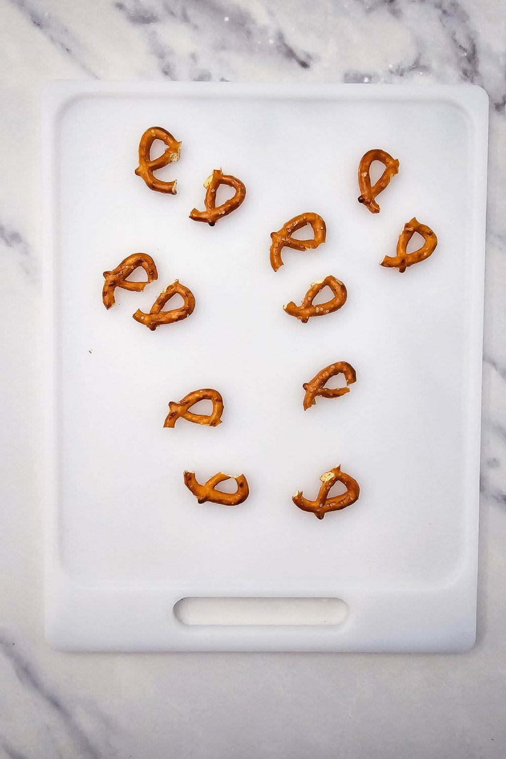 Rudolph the Red-Nosed Reindeer Chocolate Bark – The Cutest No-Bake Holiday Treat!