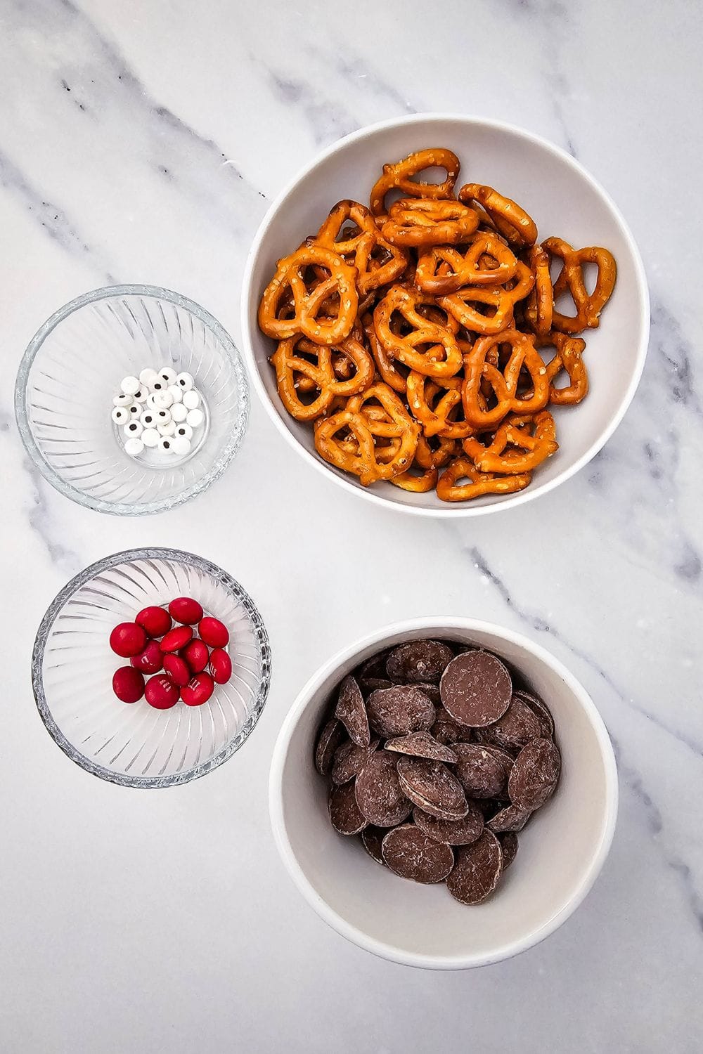 Rudolph the Red-Nosed Reindeer Chocolate Bark – The Cutest No-Bake Holiday Treat!