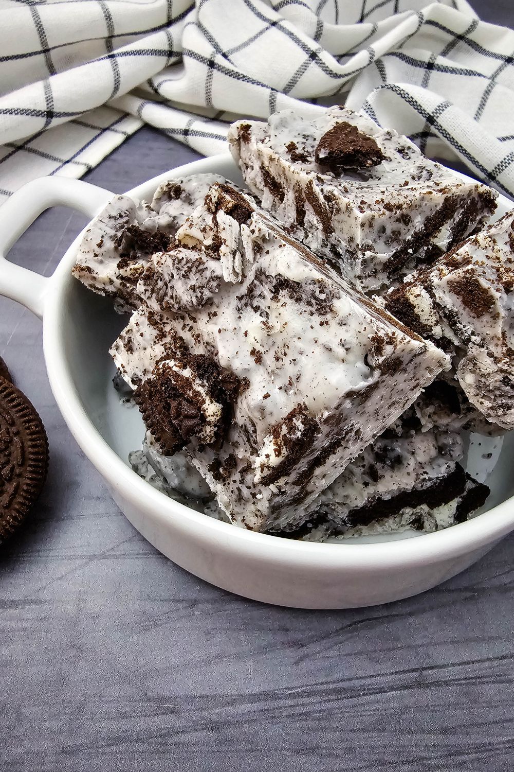 Cookies & Cream Dream Bark - The Easiest Oreo Dessert Ever!