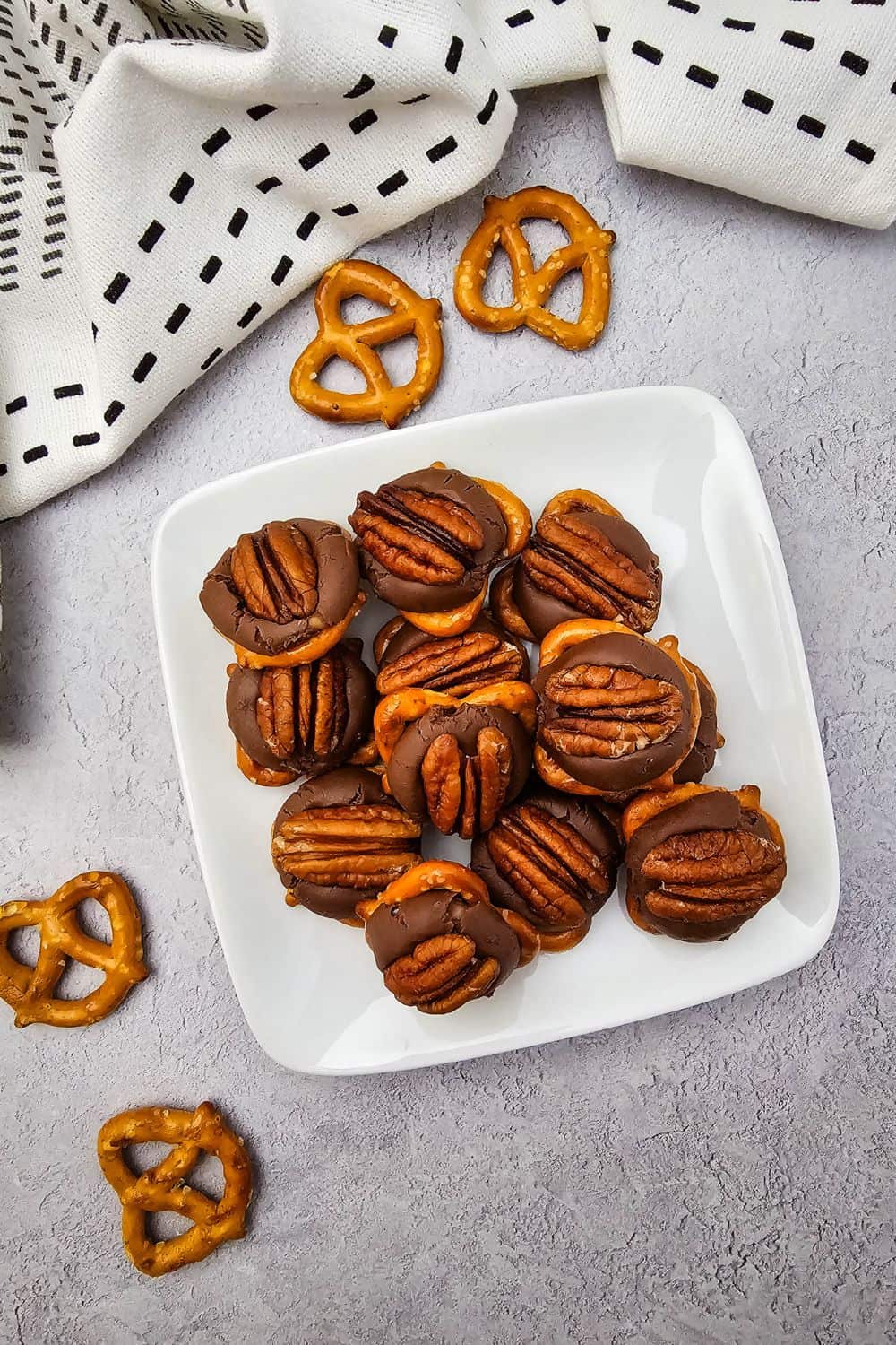 Rolo Pretzel Turtles - A Sweet, Salty, Gooey Party Classic!