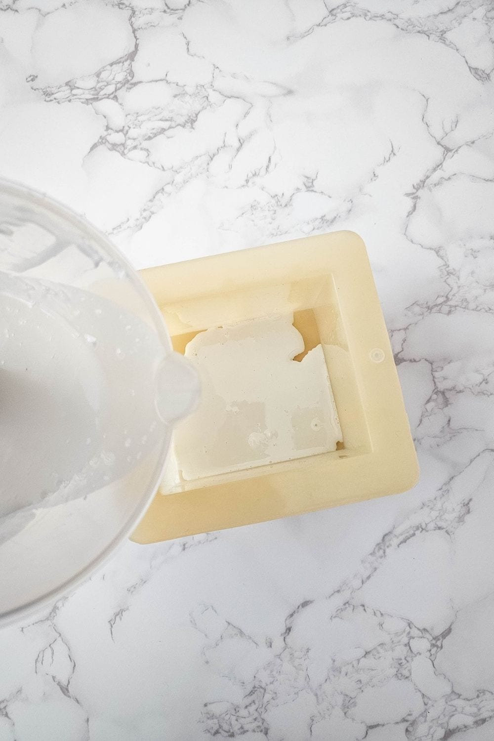 Buzz-Worthy Beauty: DIY Honey Swirl Soap Bars for Soft, Glowing Skin