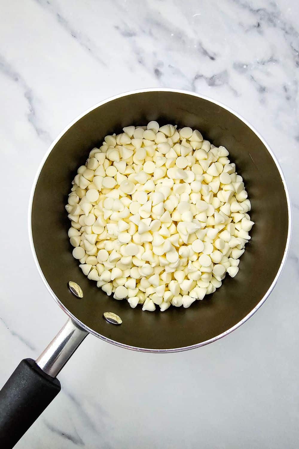Easy Strawberries and Cream Fudge (A Dreamy No-Bake Dessert!)