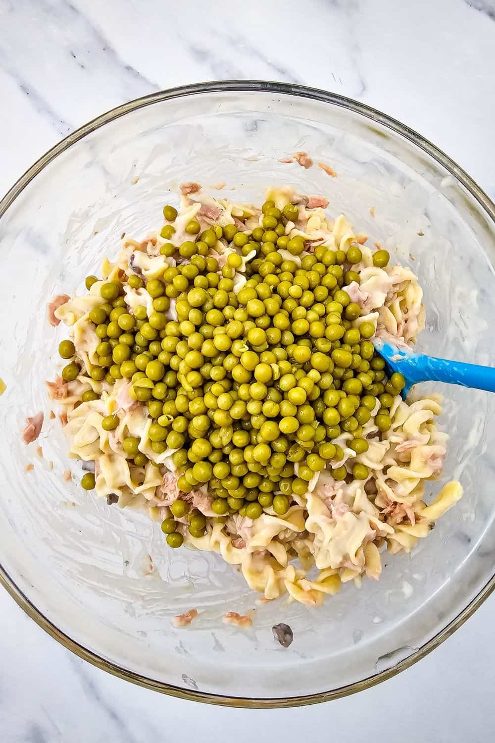 Old-Fashioned Tuna Noodle Casserole (The Creamy, Crunchy Classic We Grew Up With)