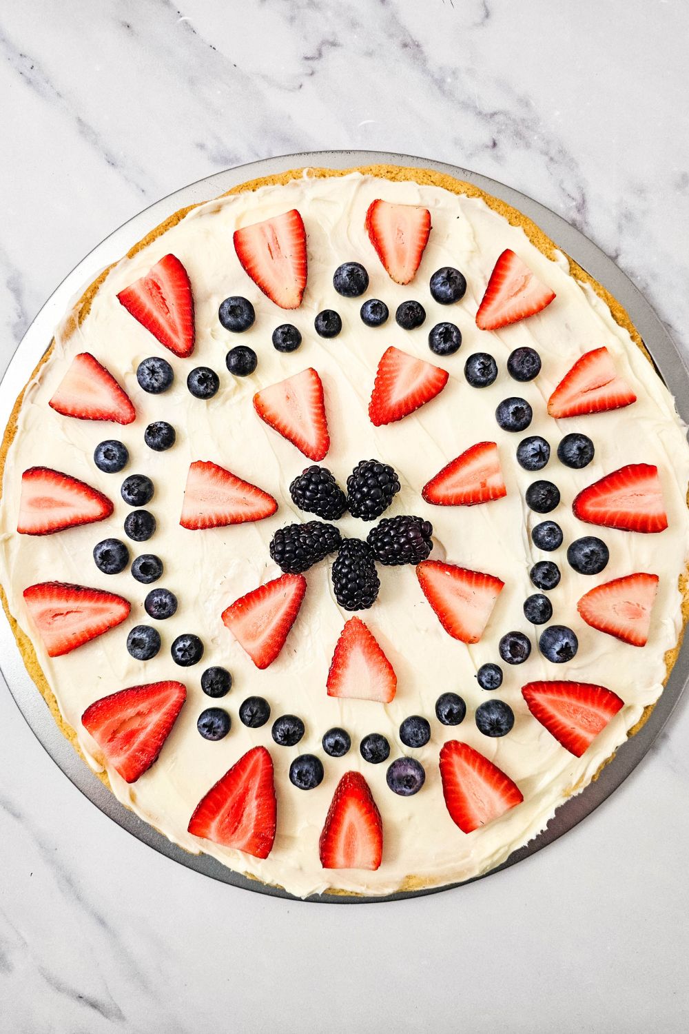 Red, White and Blue Fruit Pizza (Easy Patriotic Dessert)