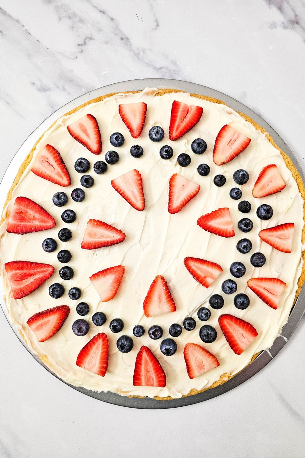Red, White and Blue Fruit Pizza (Easy Patriotic Dessert)
