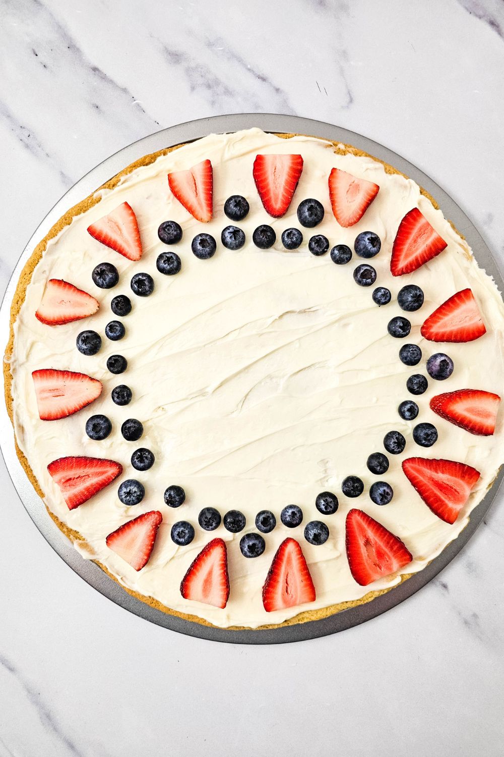 Red, White and Blue Fruit Pizza (Easy Patriotic Dessert)