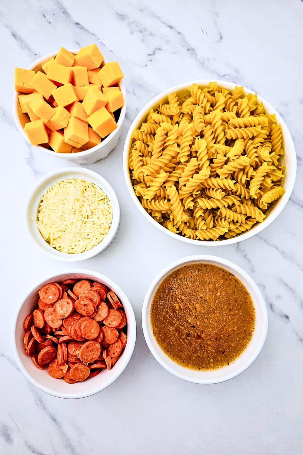Pepperoni and Cheese Pasta Salad (Pizza in a Bowl!)